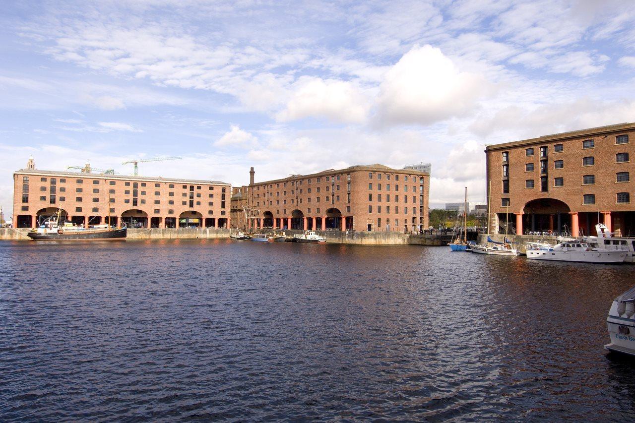 Premier Inn Liverpool Albert Dock Экстерьер фото