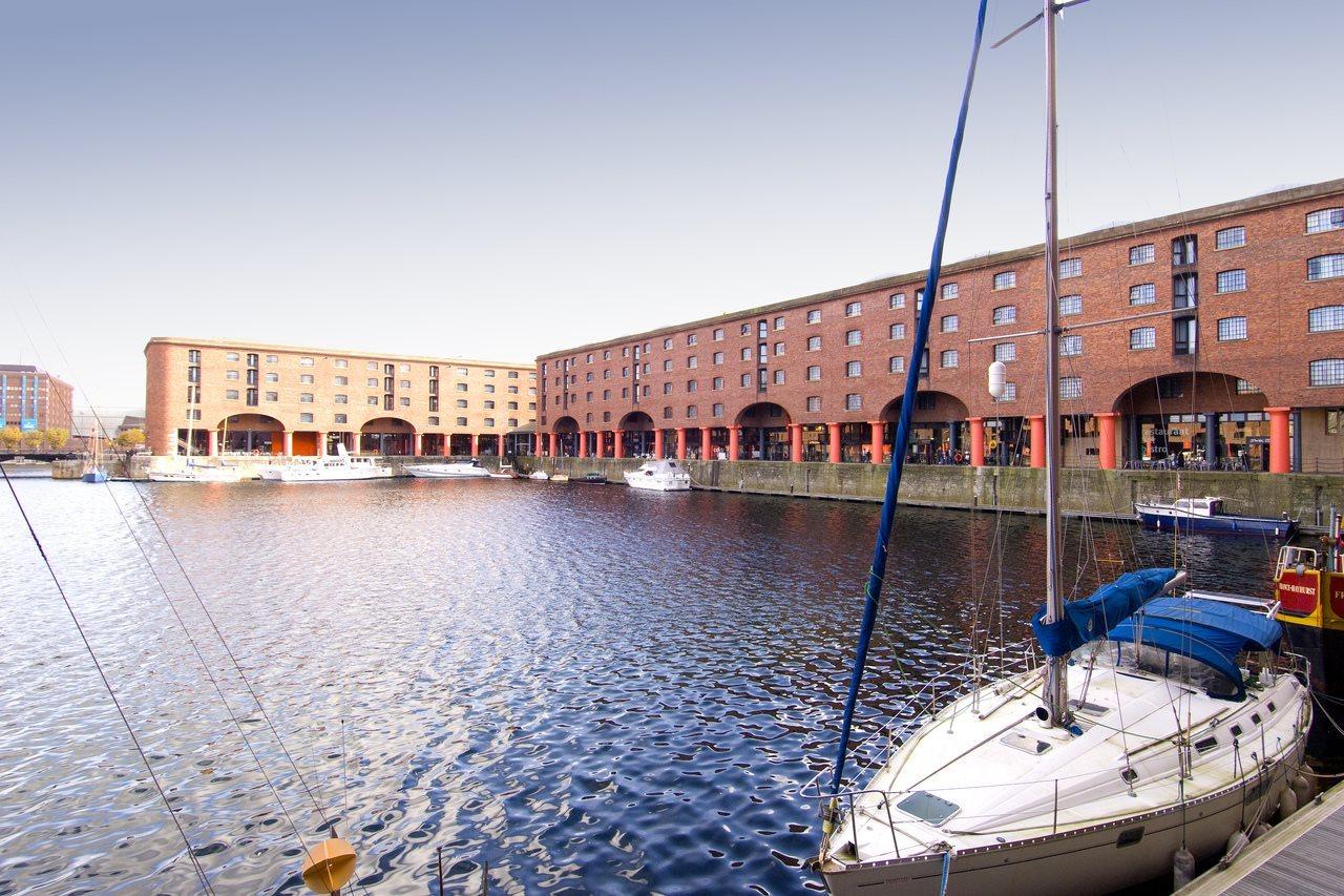 Premier Inn Liverpool Albert Dock Экстерьер фото