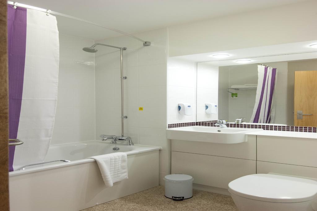 Premier Inn Liverpool Albert Dock Экстерьер фото