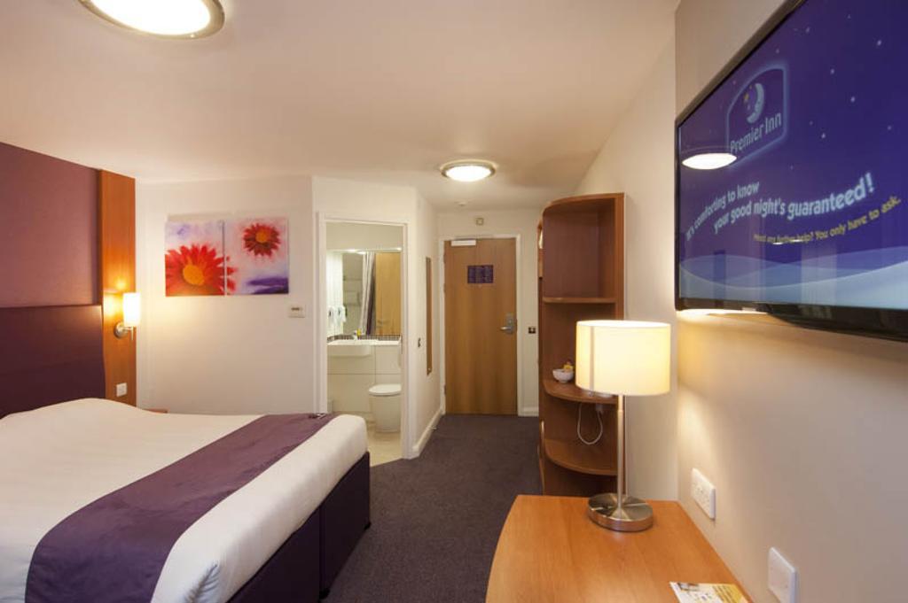 Premier Inn Liverpool Albert Dock Экстерьер фото