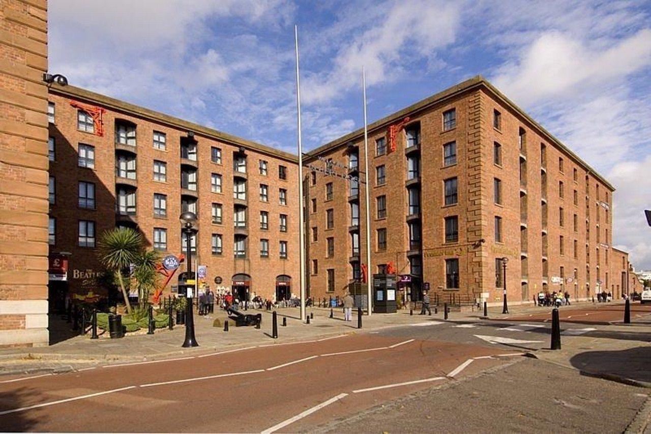 Premier Inn Liverpool Albert Dock Экстерьер фото